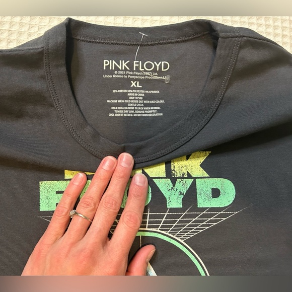NWOT Pink Floyd Long Sleeve Crop Top - Picture 6 of 16